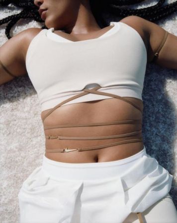 Jorja Smith na campanha da coleção Nike X Jacquemus.