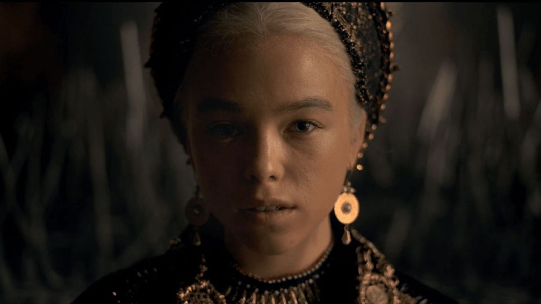 Detalhes do lindo figurino de Rhaenyra Targaryen de House of The Dragon. (Foto: reprodução/HBO)