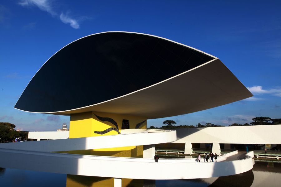 Museu-Oscar-Niemeyer_Foto_Cesar-Brustolin