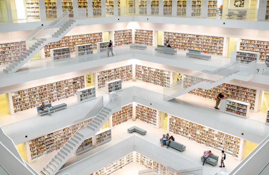 A biblioteca pública de Stuttgart, um dos centros de leitura mais vanguardistas da Europa alemanha